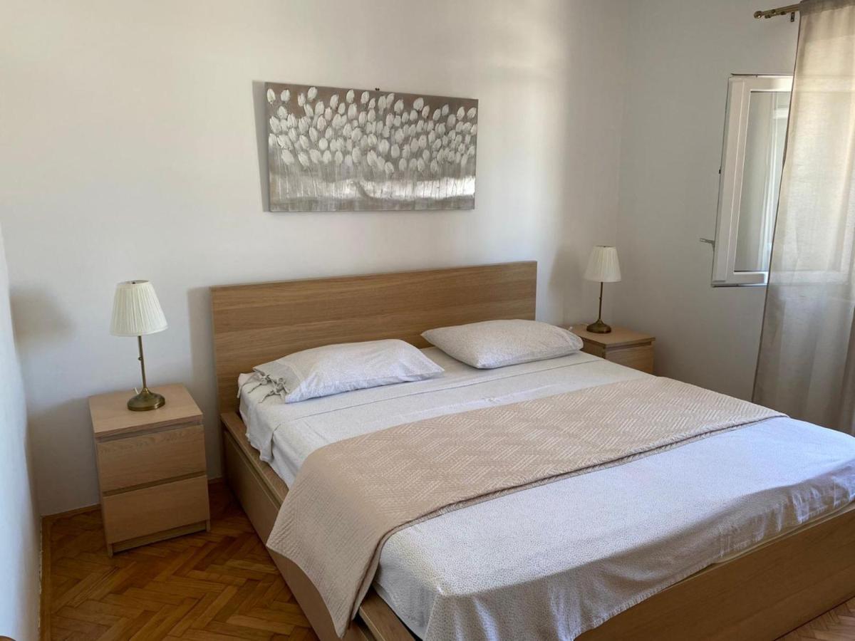 Apartments Barbaresko Lumbarda Exterior photo